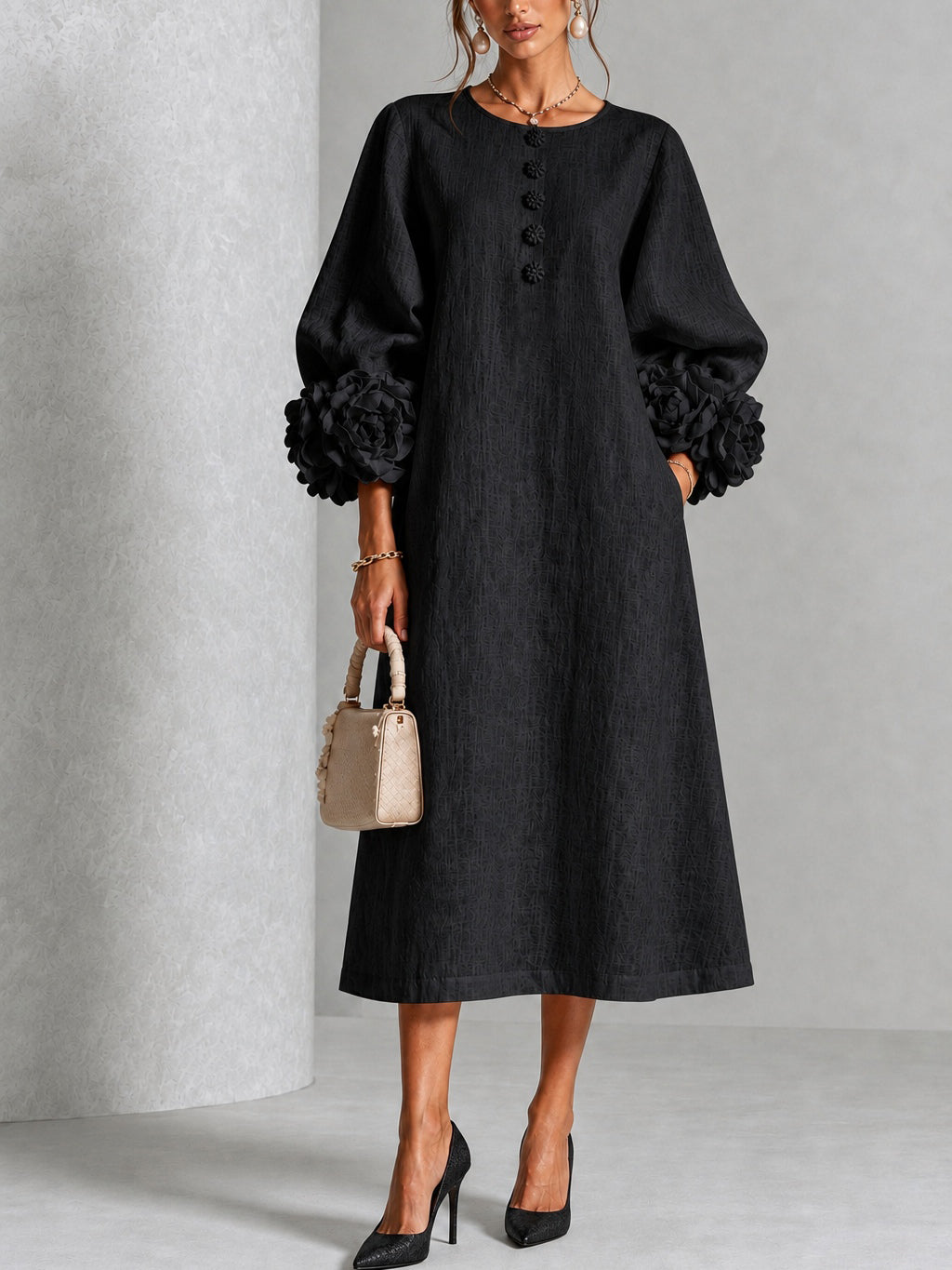 Isabea - Vestido negro con flor escultural