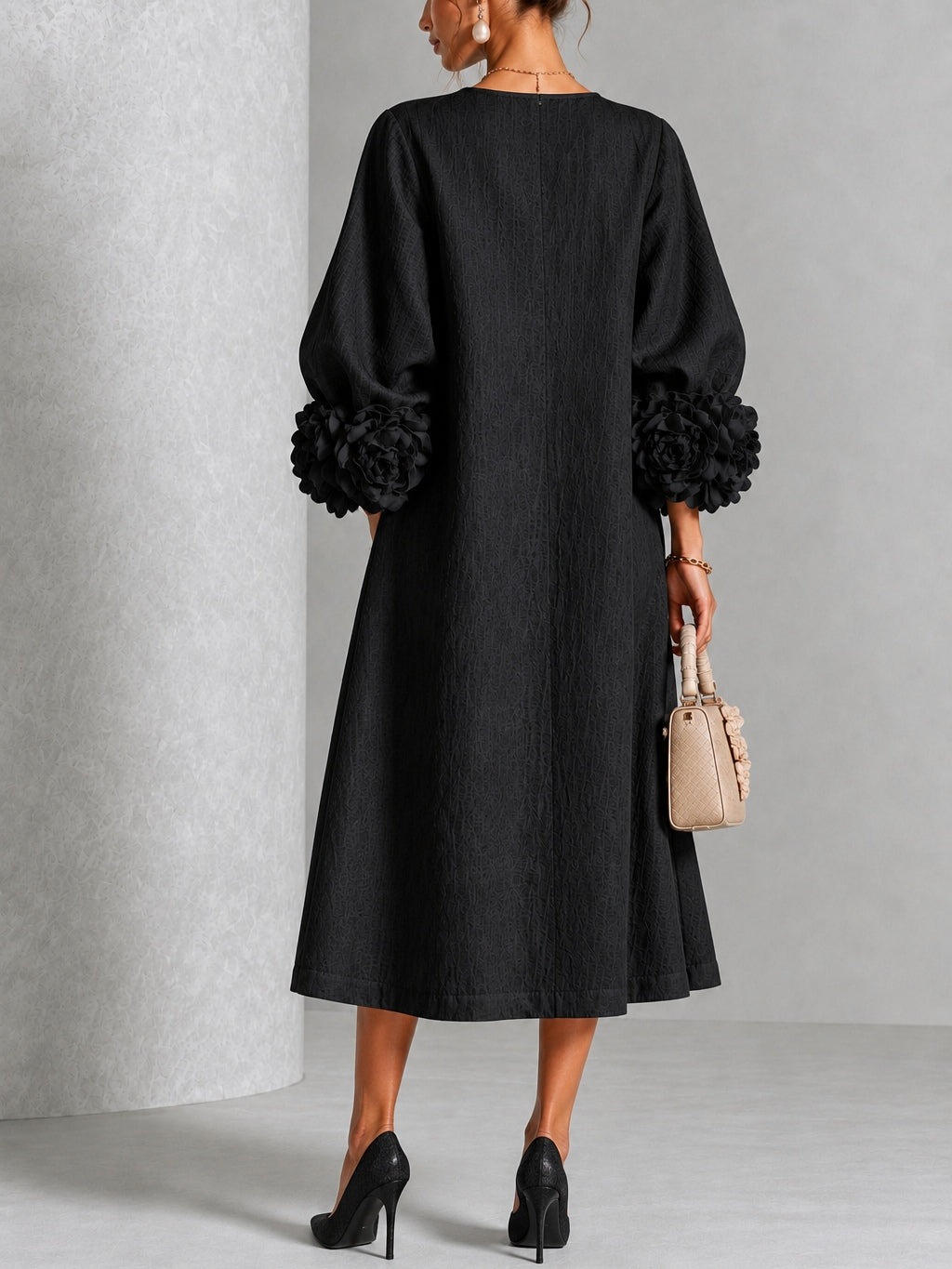 Isabea - Vestido negro con flor escultural